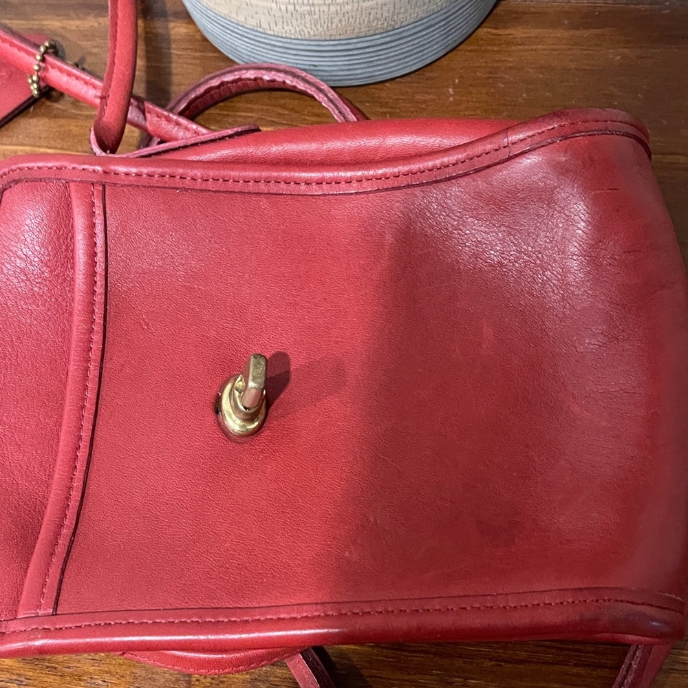 Vintage Coach Scooter Crossbody Bag In Red. - Picture 4 of 8